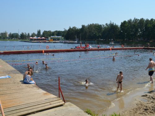 Na Zalewie Tatar jest już sprzęt pływający. Sanepid wydał pozytywną opinię dotyczącą czystości wody