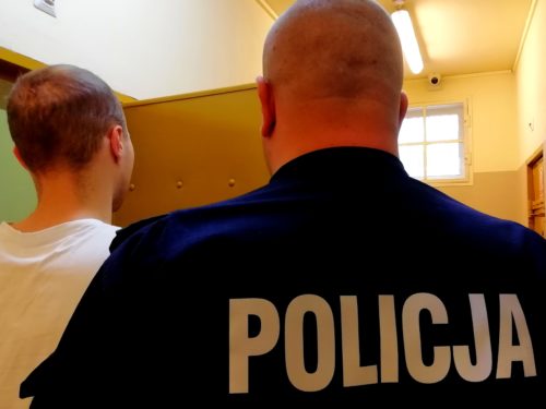 Narkotyki w Rawie. Policja zatrzymała 22-letniego rawianina i dostarczającego mu narkotyki mieszkańca Tomaszowa