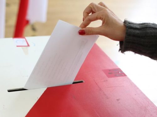 WYBORY 2020: Rawa nie wydała poczcie list wyborców. Obsadzonych jest ok. 40 proc. składów komisji