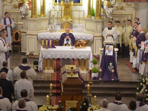 Parafia pożegnała swojego proboszcza o. Zbigniewa Pisiałka [ZDJĘCIA]