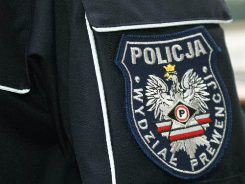 Rosławowice: Spotkali się pod sklepem. Złamali zakaz spotykania się. Dostali mandaty po 500 zł