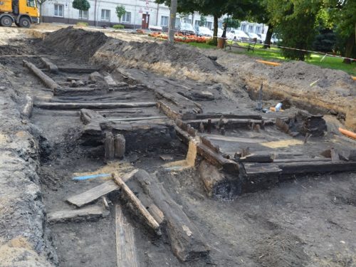 Średniowieczne jatki miejskie odkopane pod ul. Krakowską w Rawie