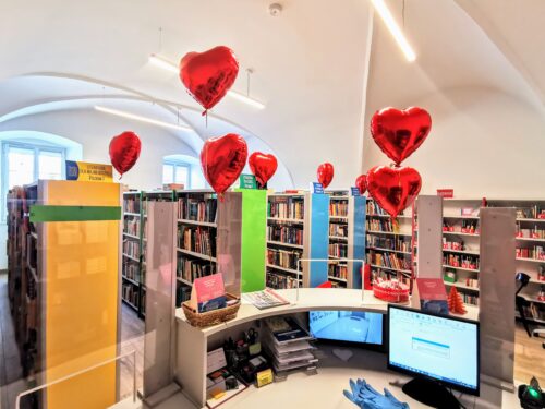 Walentynki w rawskiej bibliotece, czyli miłosna promocja czytelnistwa