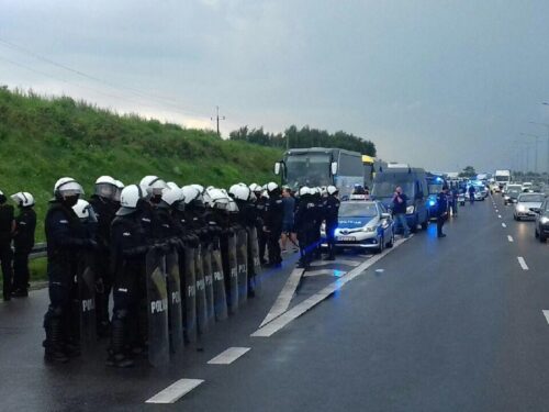 Nie doszło do „ustawki”. Na terenie Rawy policjanci kontrolowali pseudokibiców Dinama Zagrzeb