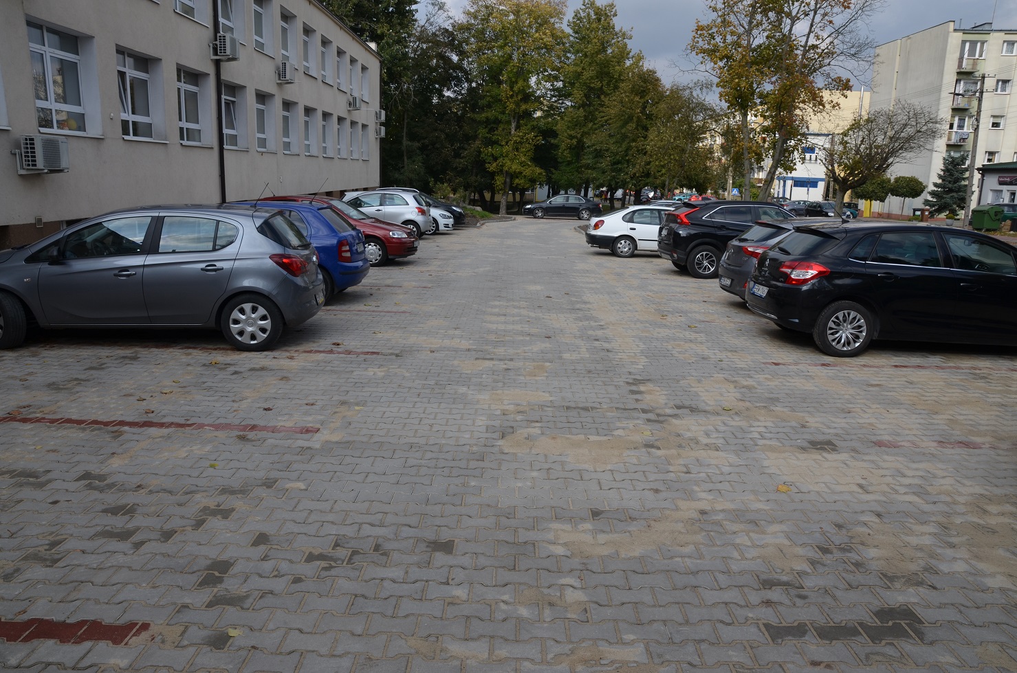 parking przy przychodni zdrowia niepodległości w Rawie kochamrawe