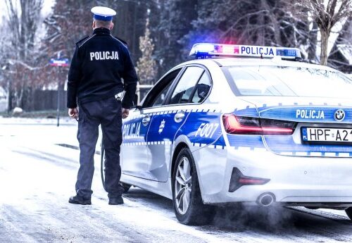 Przekroczył dozwoloną prędkość. 64-letni kierowca zapłaci 2 tys. zł mandatu.