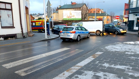 Nie ustąpiła pierwszeństwa przejazdu na skrzyżowaniu ul. Mickiewicza z Krakowską. Mandat 1,3 tys. zł