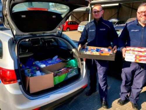 Rawscy policjanci także pomagają Ukraińcom, którzy znaleźli schronienie w powiecie rawskim