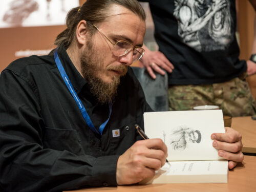 Rafał Rufus Wierzbicki – zawodowy poszukiwacz przygód odwiedził bibliotekę w Rawie