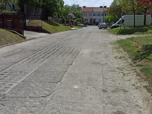 Z ulicy Gąsiorowskiego zostaną usunięte betonowe płyty. Wreszcie będzie asfalt