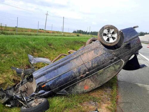 Wypadek w Studzianku na S8: Kierowca w szpitalu, pasażerowie nie odnieśli obrażeń