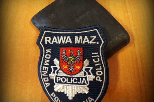 Znalazł portfel z 1800 zł i oddał policji. Brawa dla nastolatka z gm. Biała Rawska