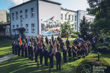 Gmina Rawa: Rekonstrukcja historyczna zrzutu broni w Kurzeszynie