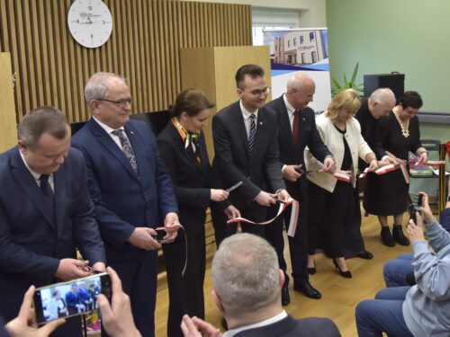 Otwarcie Centrum Opiekuńczo-Mieszkalnego. Minister pod wrażeniem tego co zobaczyła w Rawie