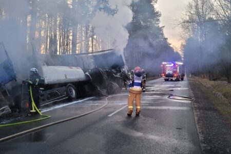 Stolniki gm. Cielądz: Pożar ciężarówki na drodze wojewódzkiej 707