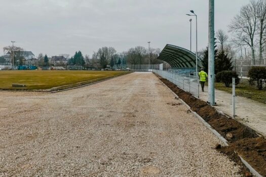 Trwa budowa bieżni lekkoatletycznej oraz przebudowa stadionu miejskiego w Rawie Mazowieckiej