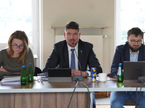 Czy starosta prowadzi działalność gospodarczą? Radni podzieleni. Dwie opinie do Wojewody