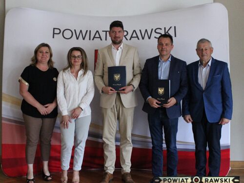 Kolejna inwestycja drogowa w Powiecie Rawskim – podpisano umowę na przebudowę drogi Trębaczew – Broniew