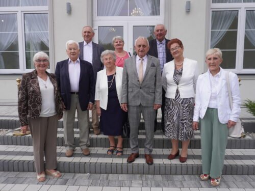 Spotkanie po latach. W 1962 roku ukończyli Szkołę Podstawową w Komorowie (gm. Cielądz)
