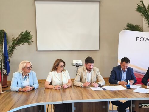 Podpisanie umowy na remont drogi w Jelitowie