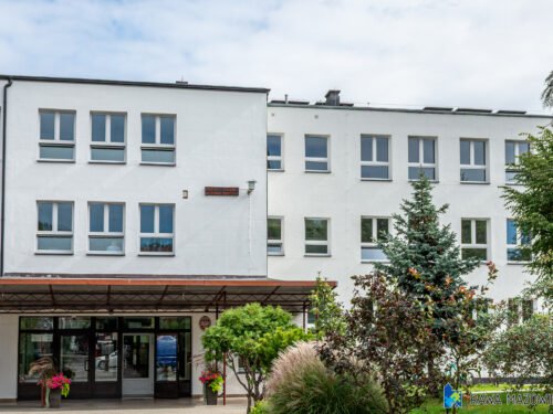 Modernizacja SP2: okna wymienione, prace przy elewacji w toku