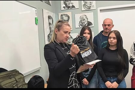 Plecaki survivalowe dla uczniów. Powiat Rawski stawia na edukację i bezpieczeństwo młodzieży