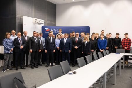 Rawa Mazowiecka będzie kształcić kadry dla lotnictwa! „Kopernik” nawiązał współpracę z Polską Grupą Lotniczą