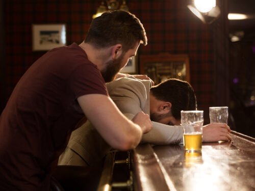 Co się stanie, jeśli wypiję alkohol z wszywką? Protokół postępowania w sytuacji kryzysowej