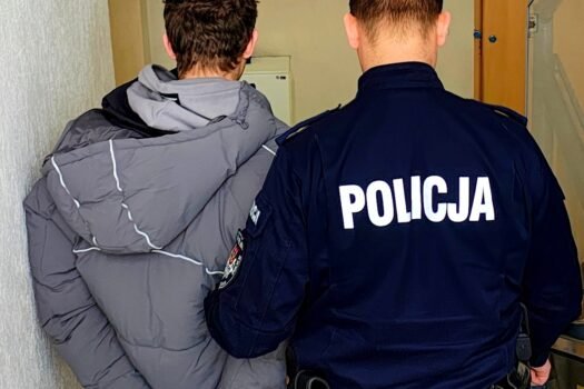 Interwencja policji w Kurzeszynie. 22-letni cudzoziemiec posiadał narkotyki. Został przekazany Straży Granicznej