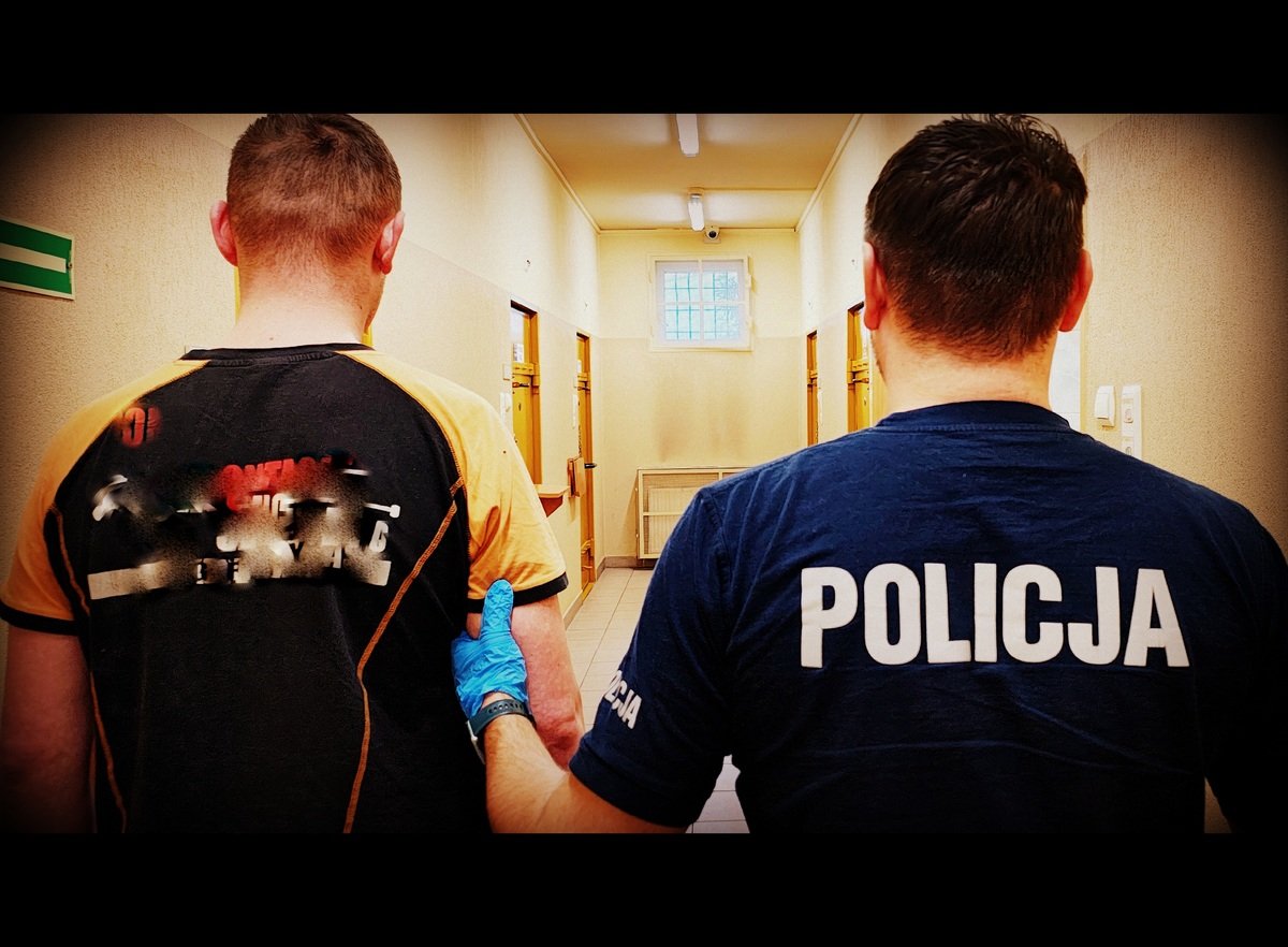 policyjny poscig pijany rawa mazowiecka kochamrawe news policjant razem z zatrzymanym w Rawie