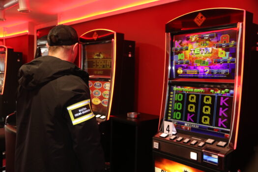 Akcja KAS w Rawie Mazowieckiej. Nielegalne automaty do gier