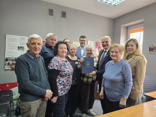 Seniorzy z energią do działania. Projekty wspierające aktywność  i integrację