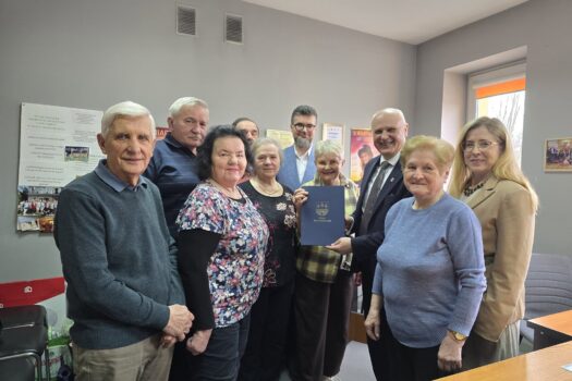 Seniorzy z energią do działania. Projekty wspierające aktywność  i integrację