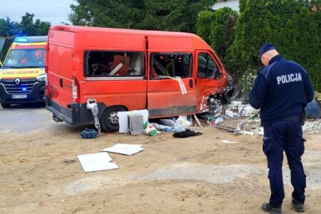 Gm. Biała Rawska: Wypadek w Gołyniu. Zderzenie dwóch busów, 8 osób w szpitalu