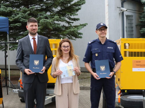 Powiat Rawski przekazał Policji specjalistyczny sprzęt