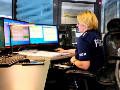 Nocna akcja rawskich policjantów. Po niepokojącym wpisie w sieci odnaleźli 39-latka w kryzysie emocjonalnym