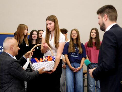 Dzień Edukacji Narodowej w Powiecie Rawskim. Nagrody dla nauczycieli i stypendia dla uczniów